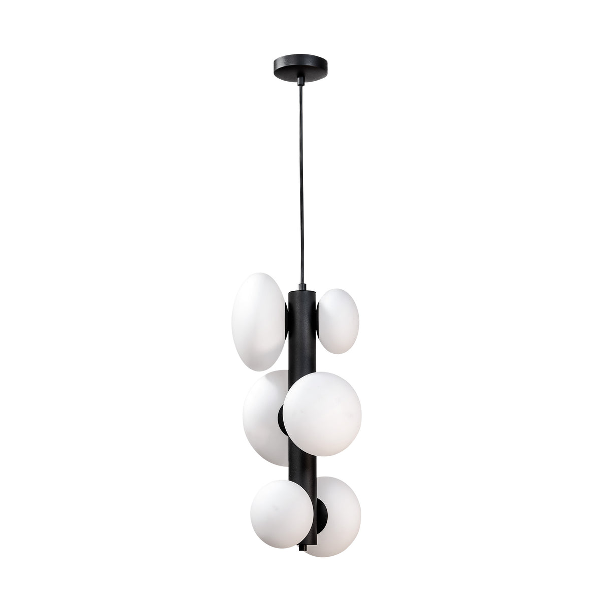 Suspension noire à six globes de verre blanc opaque, vue de face sur fond blanc