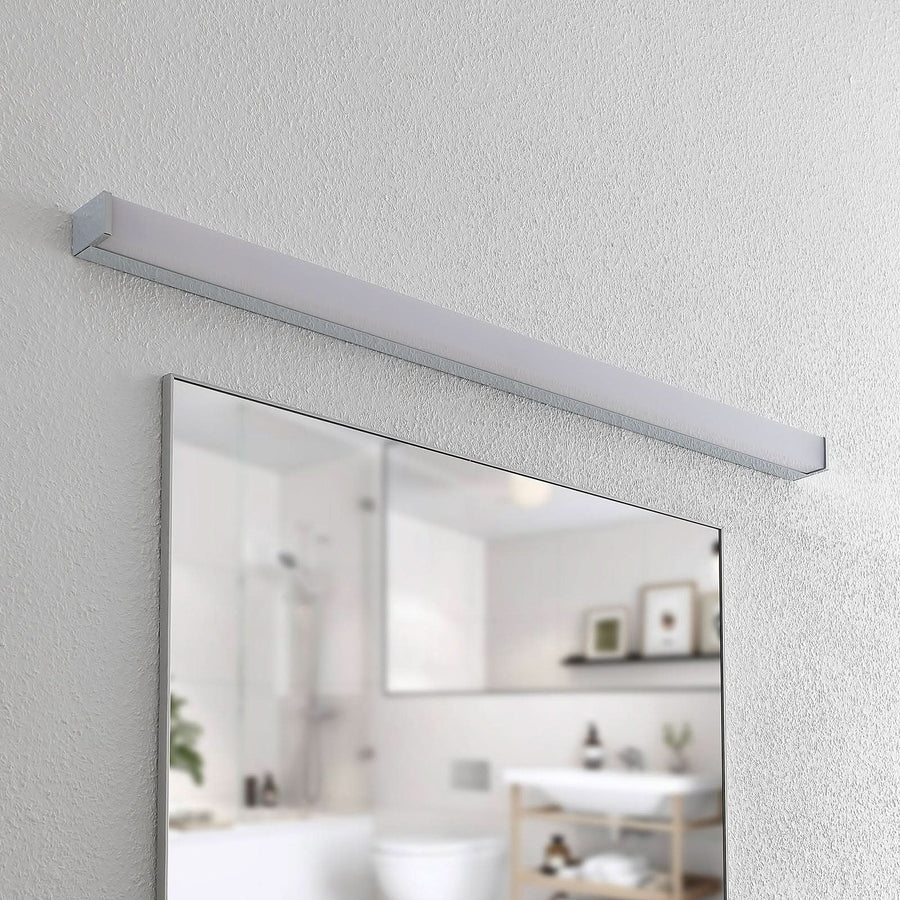 Applique murale LED Klea en aluminium, blanc et chromé, hauteur 5 cm, IP44, 3000 K, 20 W