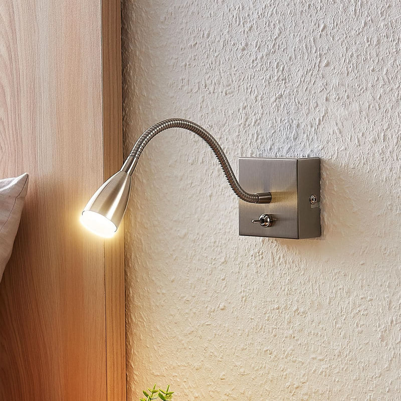 Applique murale LED Jolka en métal, nickel satiné, hauteur 7 cm