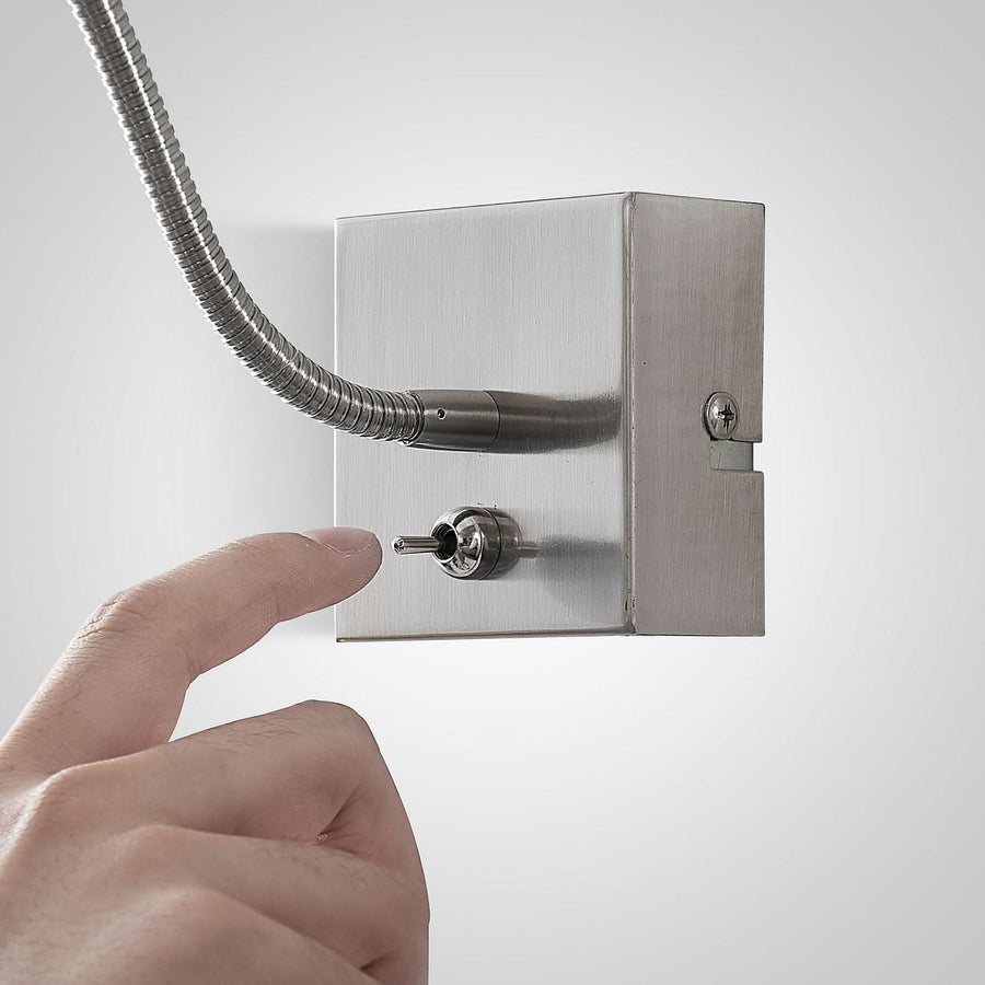 Applique murale LED Jolka en métal, nickel satiné, hauteur 7 cm