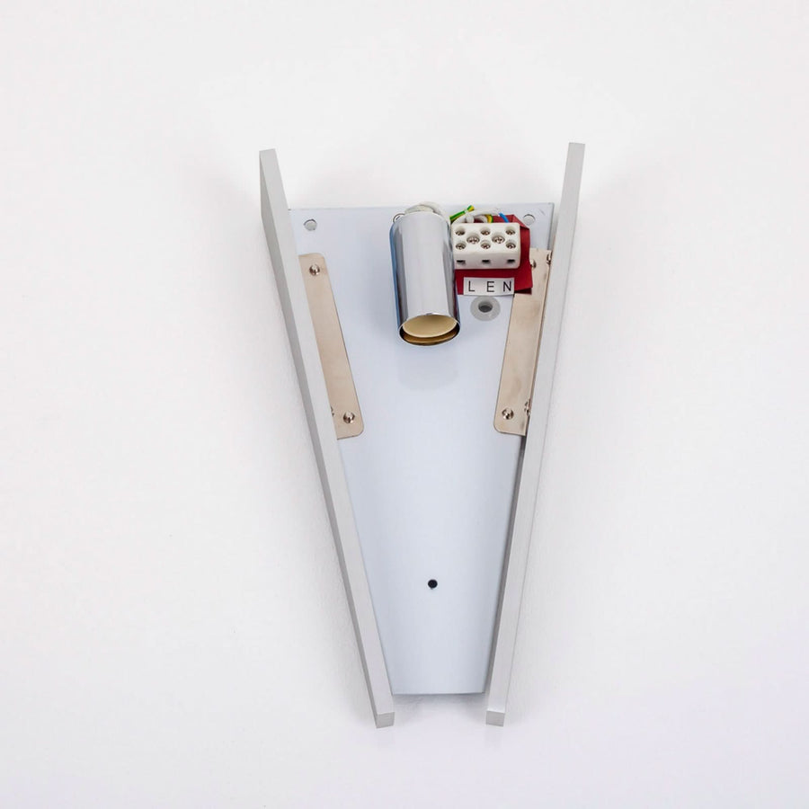 Applique murale en verre, blanc satiné et aluminium brossé, hauteur 31 cm