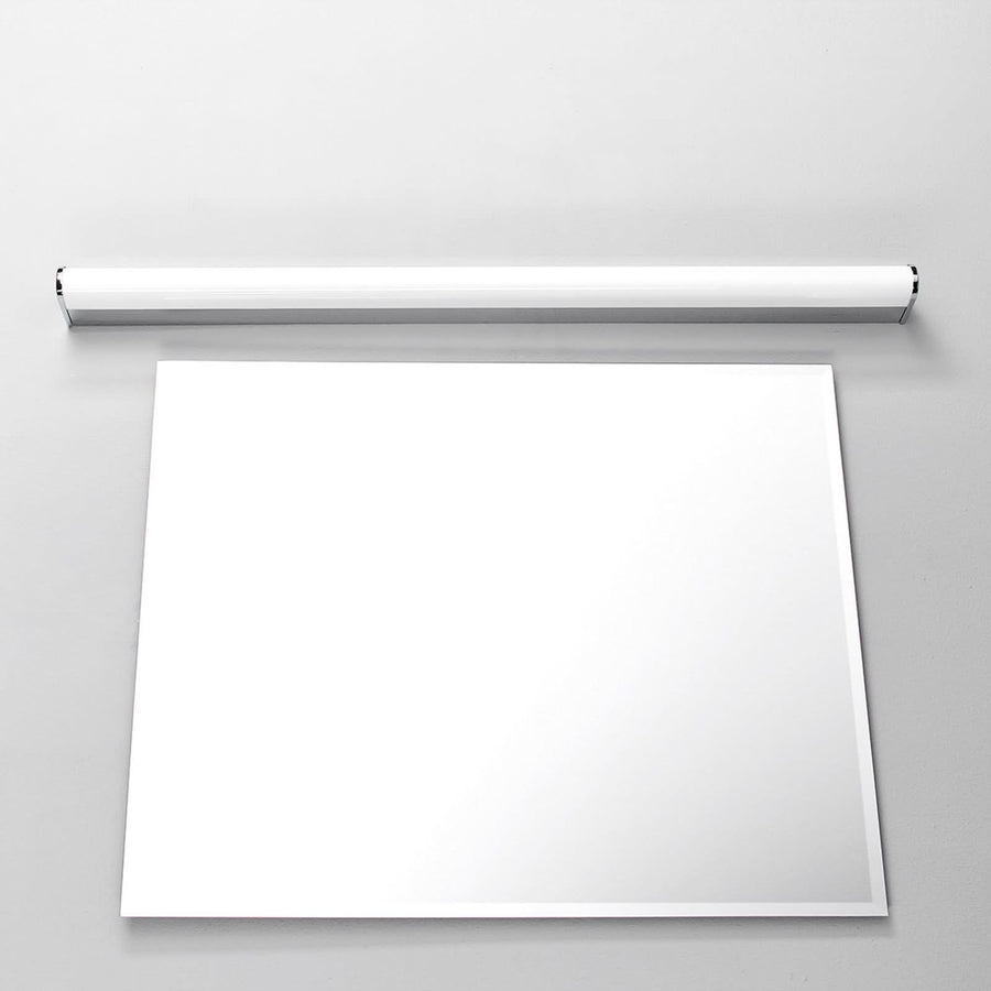 Applique murale LED en métal, chromé et blanc, hauteur 4 cm, IP44, 3000 K, 11 W, largeur 88 cm