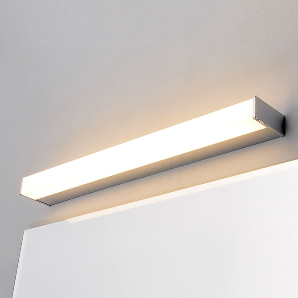 Applique murale LED en métal, chromé et blanc, hauteur 4 cm, IP44, 3000 K, 7,2 W, largeur 59 cm