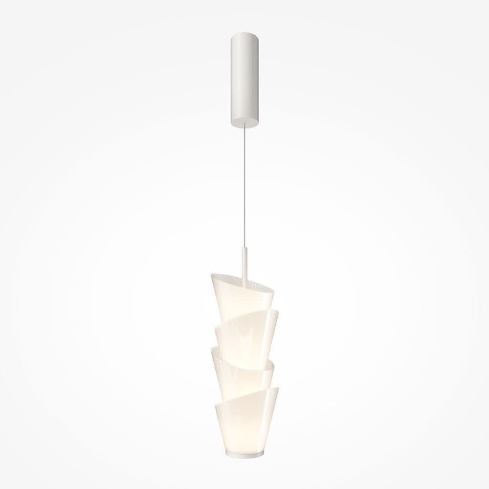 Luminaire suspendu blanc entier sur fond neutre, abat-jour en cônes empilés décalés.