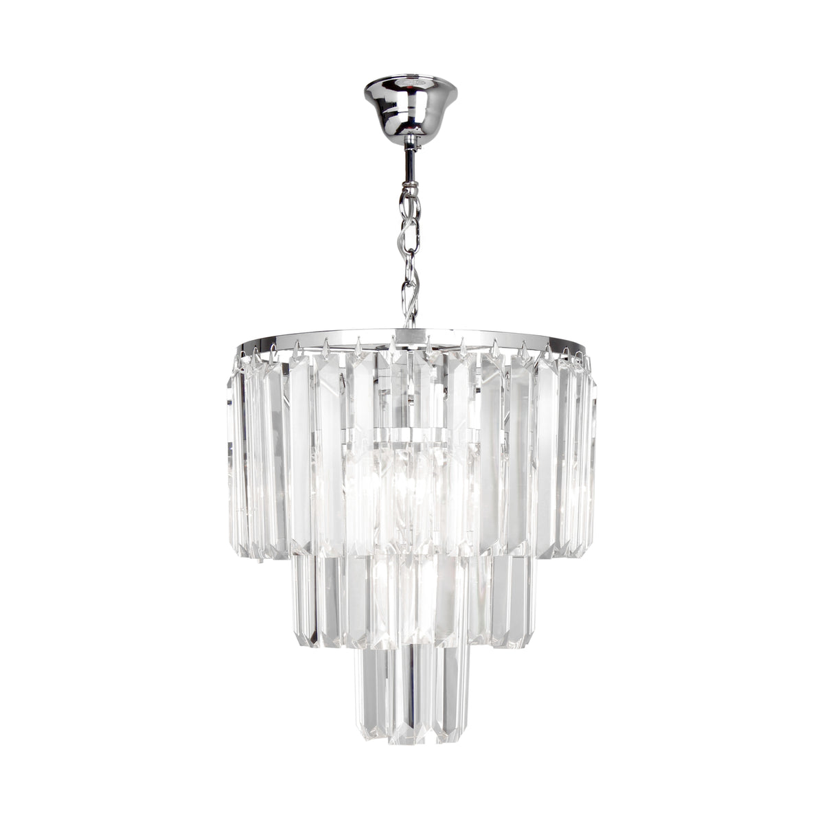 Suspension chromée à trois niveaux de prismes en verre transparent, vue de face sur fond blanc.