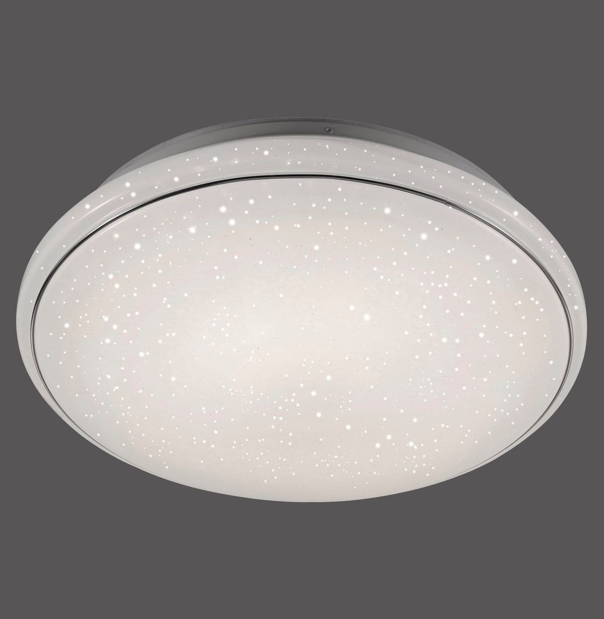 Vue de face du plafonnier rond blanc avec motif ciel étoilé lumineux.