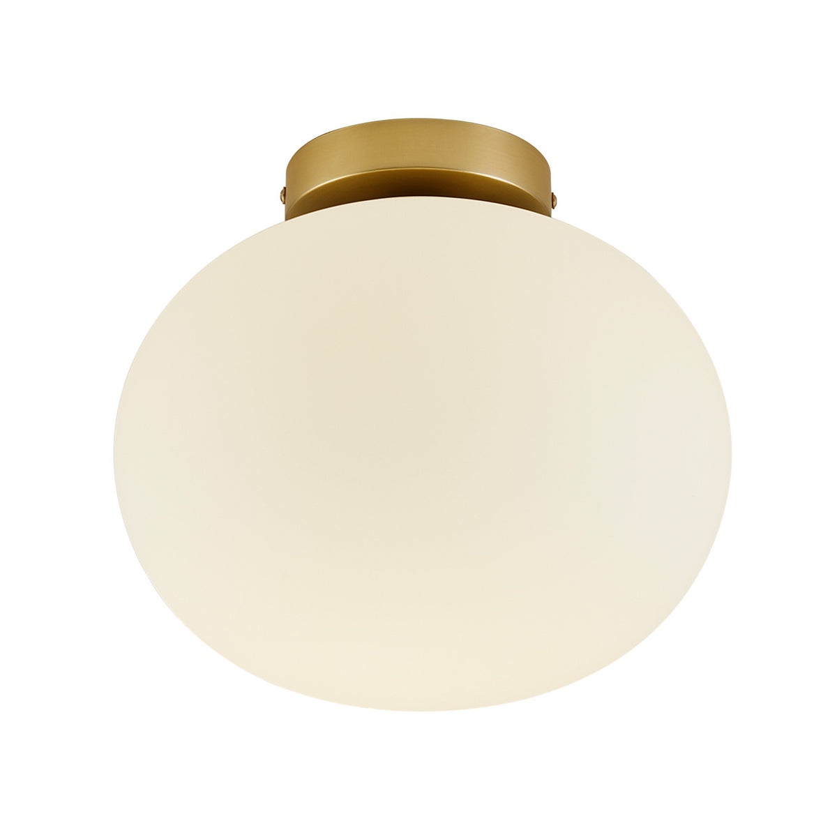 Plafonnier sphérique en verre opale blanc avec embase cylindrique en laiton doré, vue de face.