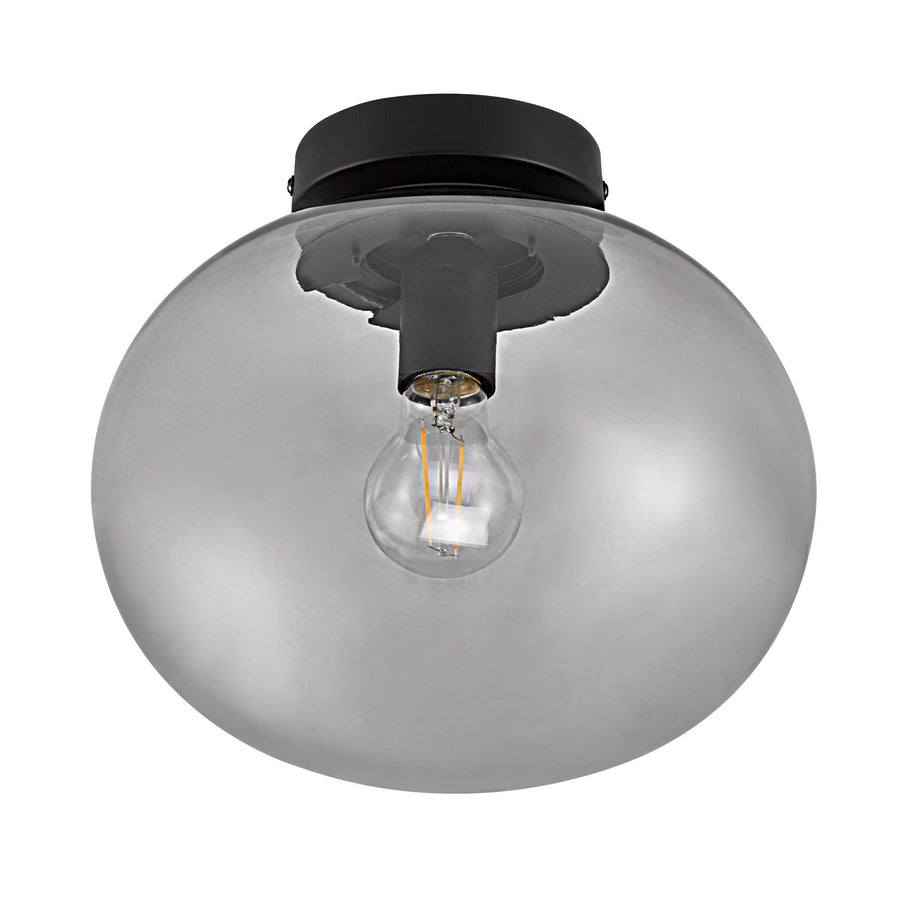 Gros plan sur le verre fumé et l'ampoule LED filament allumée à l'intérieur du globe.