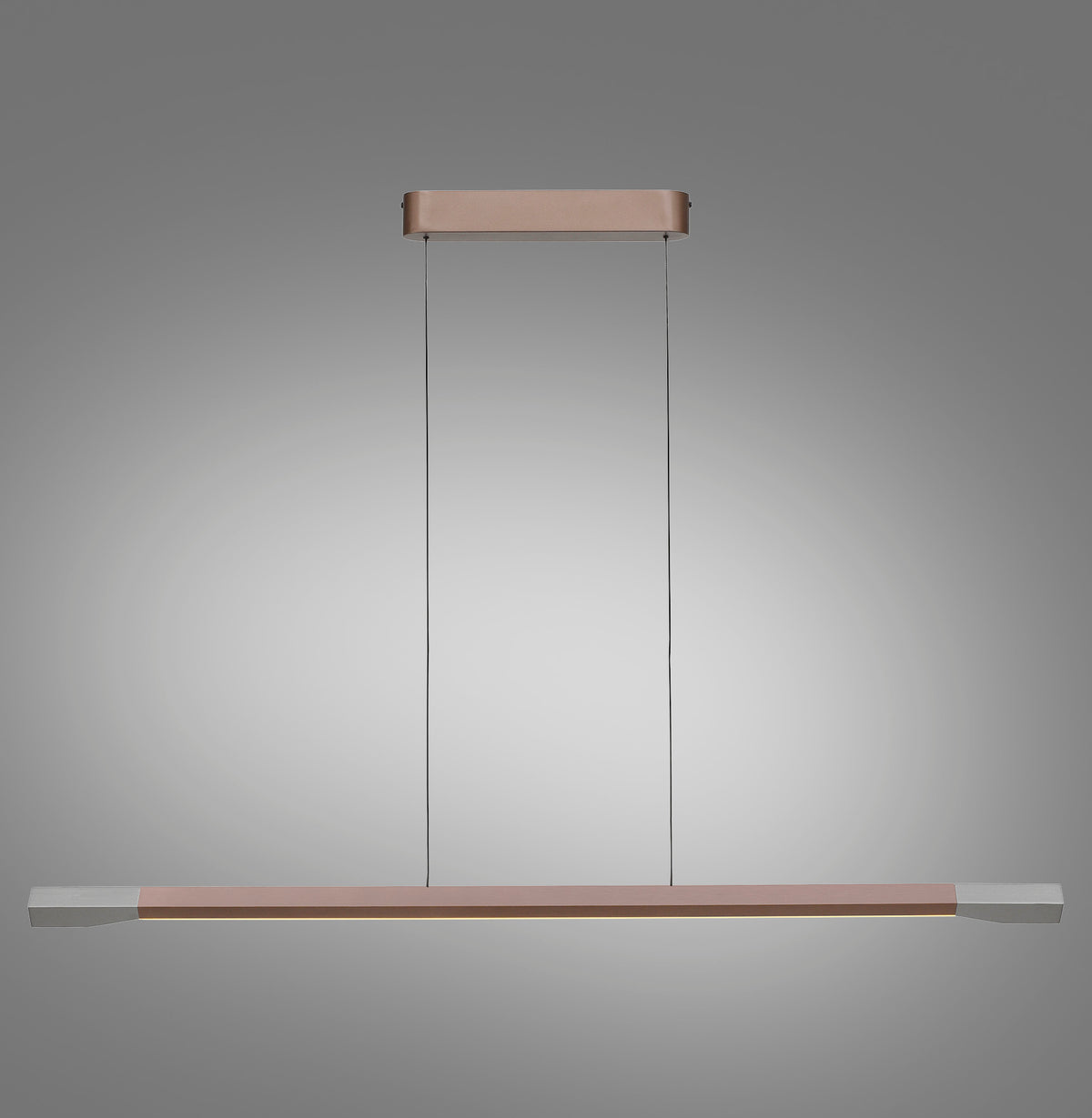 Vue de face du luminaire sur fond gris, barre horizontale marron aux embouts argentés