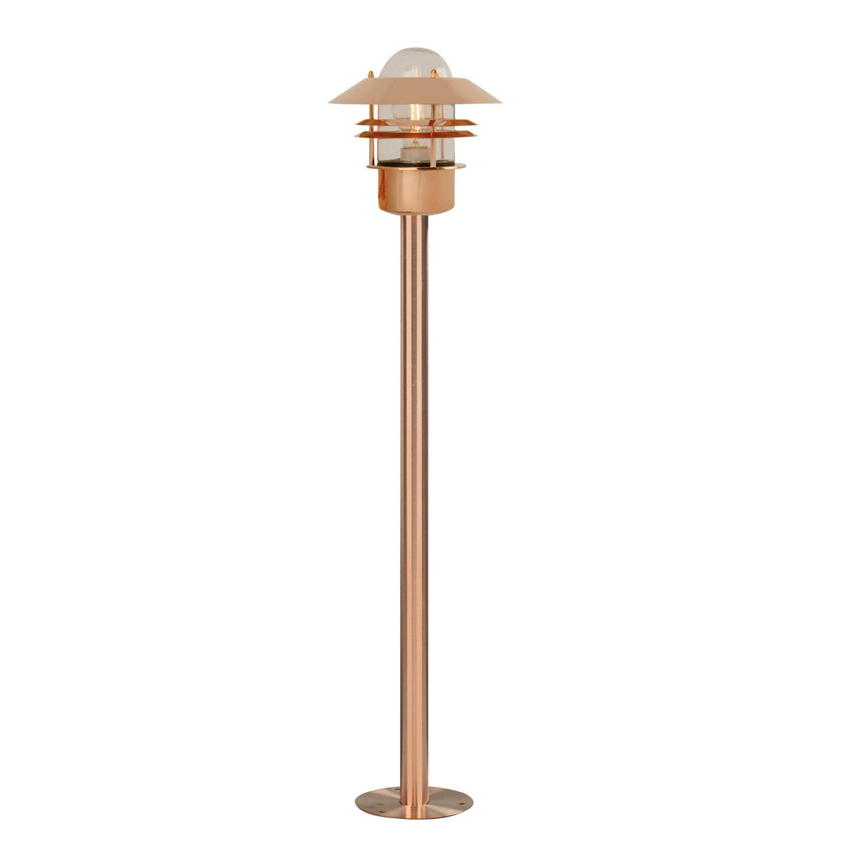 Borne lumineuse extérieure sur pied cylindrique cuivre, abat-jour et verre transparent, vue de face