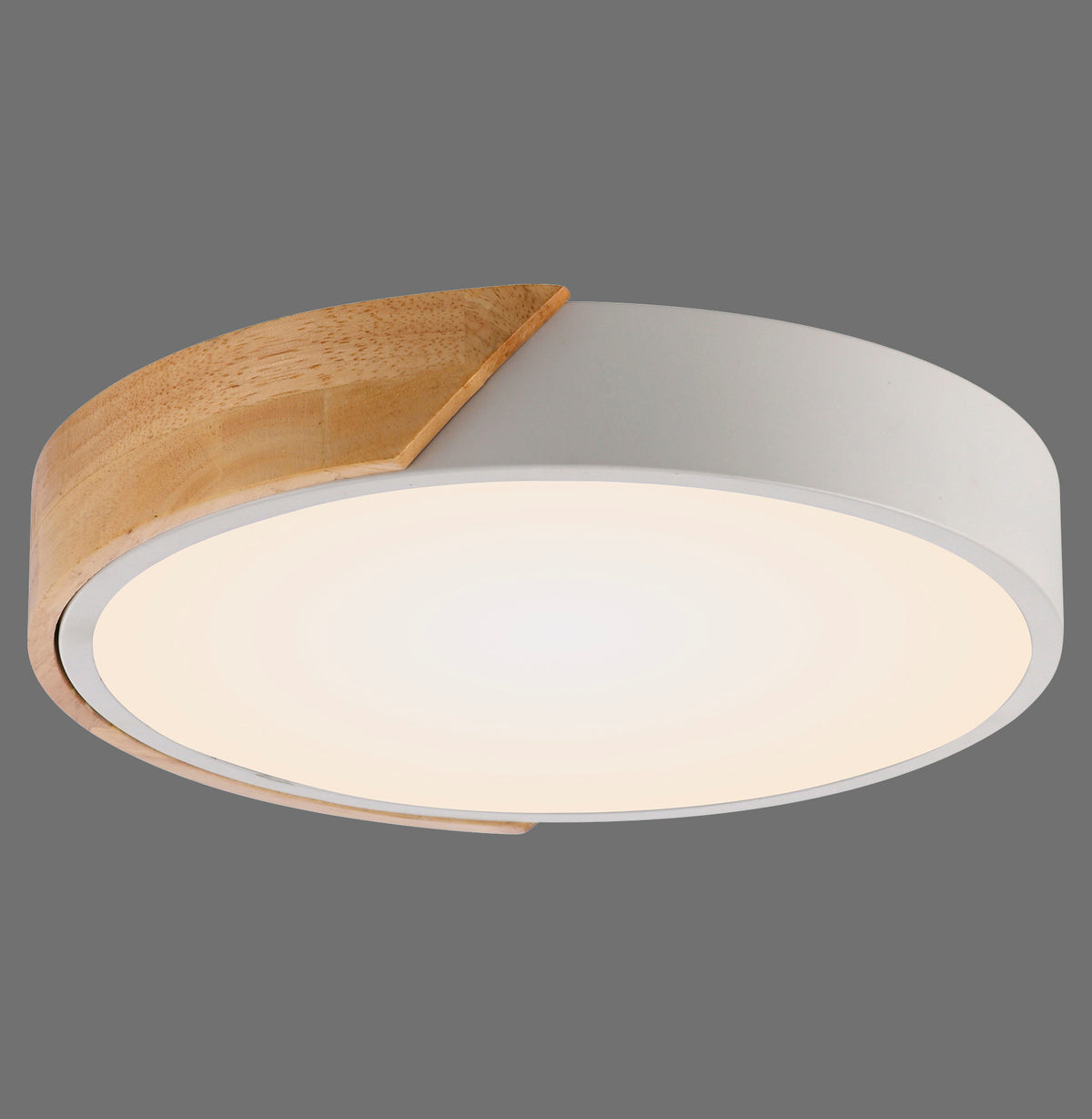 Vue de trois quarts du plafonnier rond blanc avec applique en bois clair