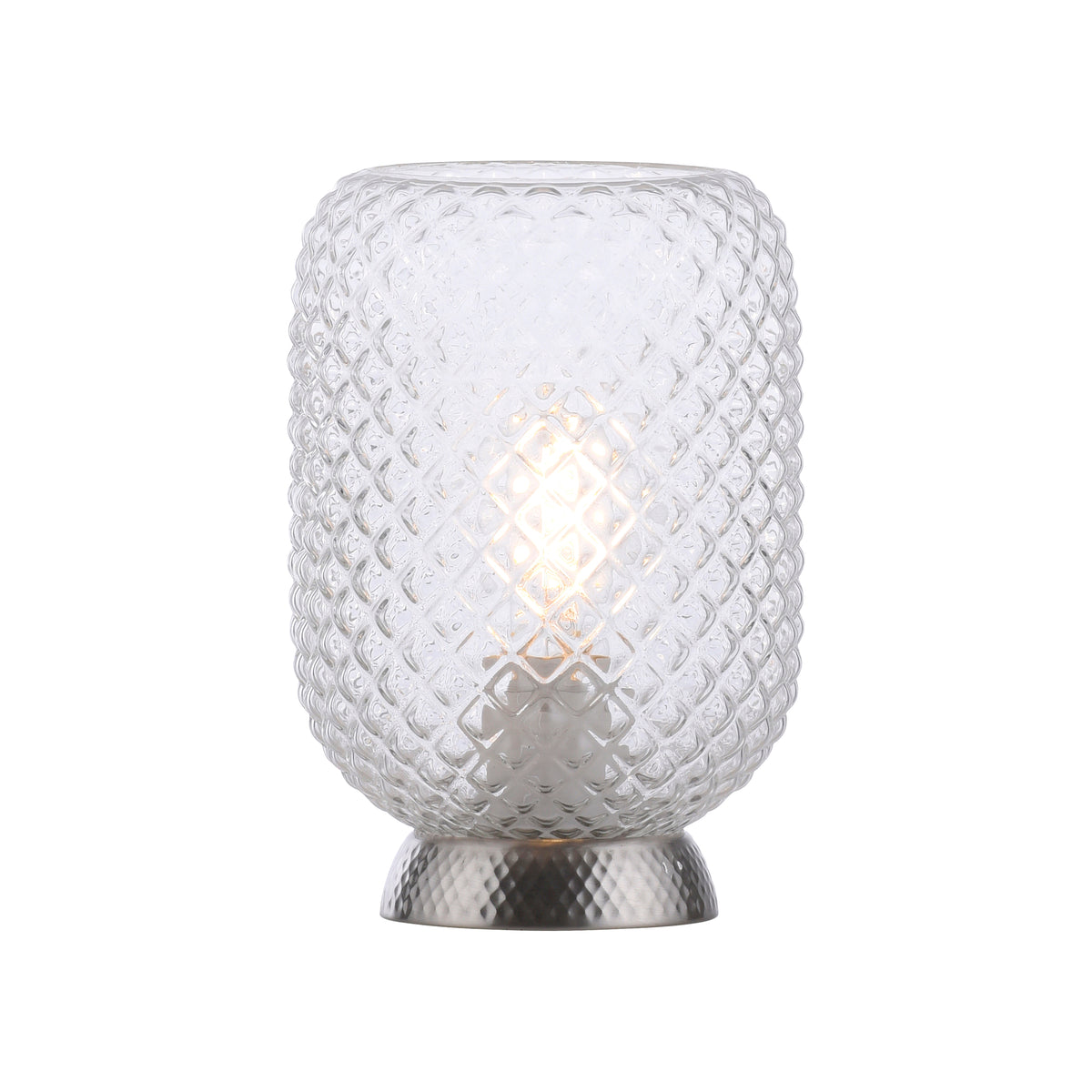 Même lampe sur fond blanc, verre transparent à motif diamant, base argentée.