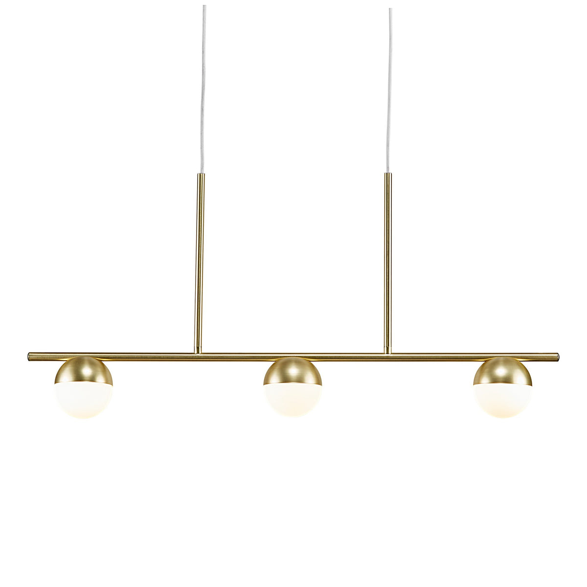 Vue rapprochée du luminaire avec ses deux tiges verticales et trois abat-jours sphériques.