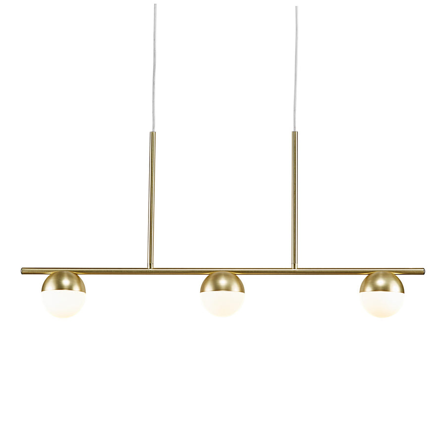 Vue rapprochée du luminaire avec ses deux tiges verticales et trois abat-jours sphériques.