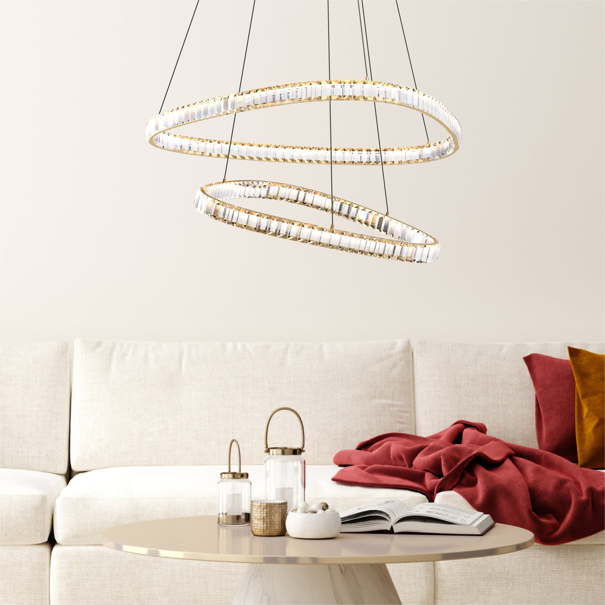 Mise en ambiance dans un salon clair avec canapé beige et table basse