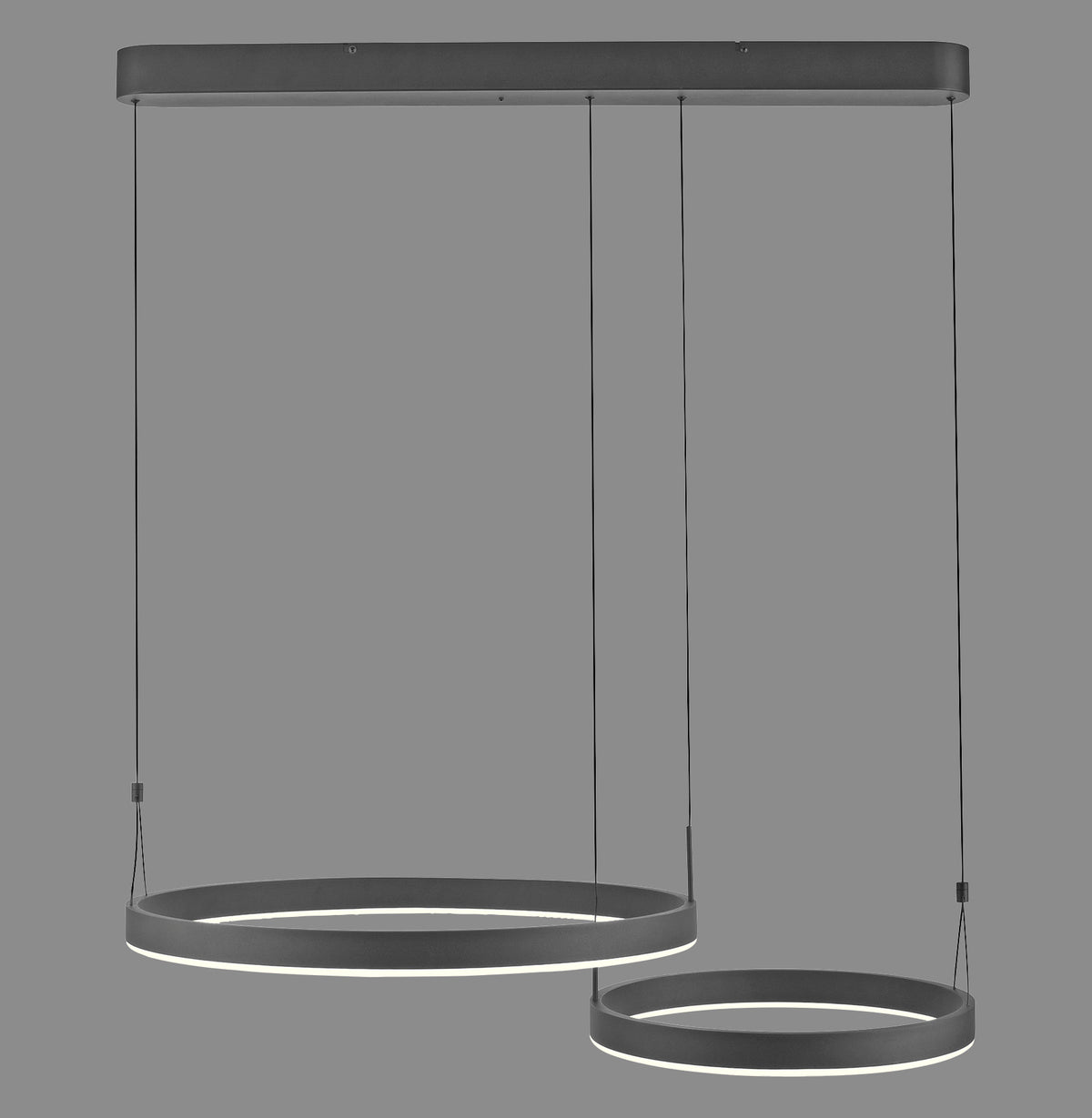 Suspension noire à deux anneaux lumineux suspendus, vue de face sur fond gris