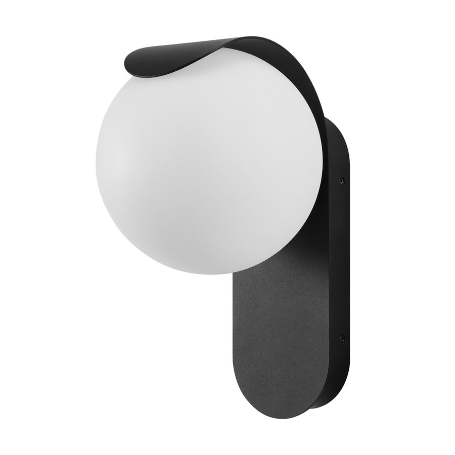 Globe opalin blanc éteint avec capot noir, vue de trois quarts