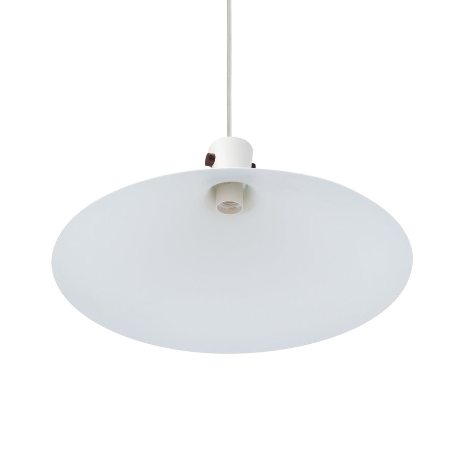 Vue par-dessous montrant l'intérieur blanc et la douille centrale.