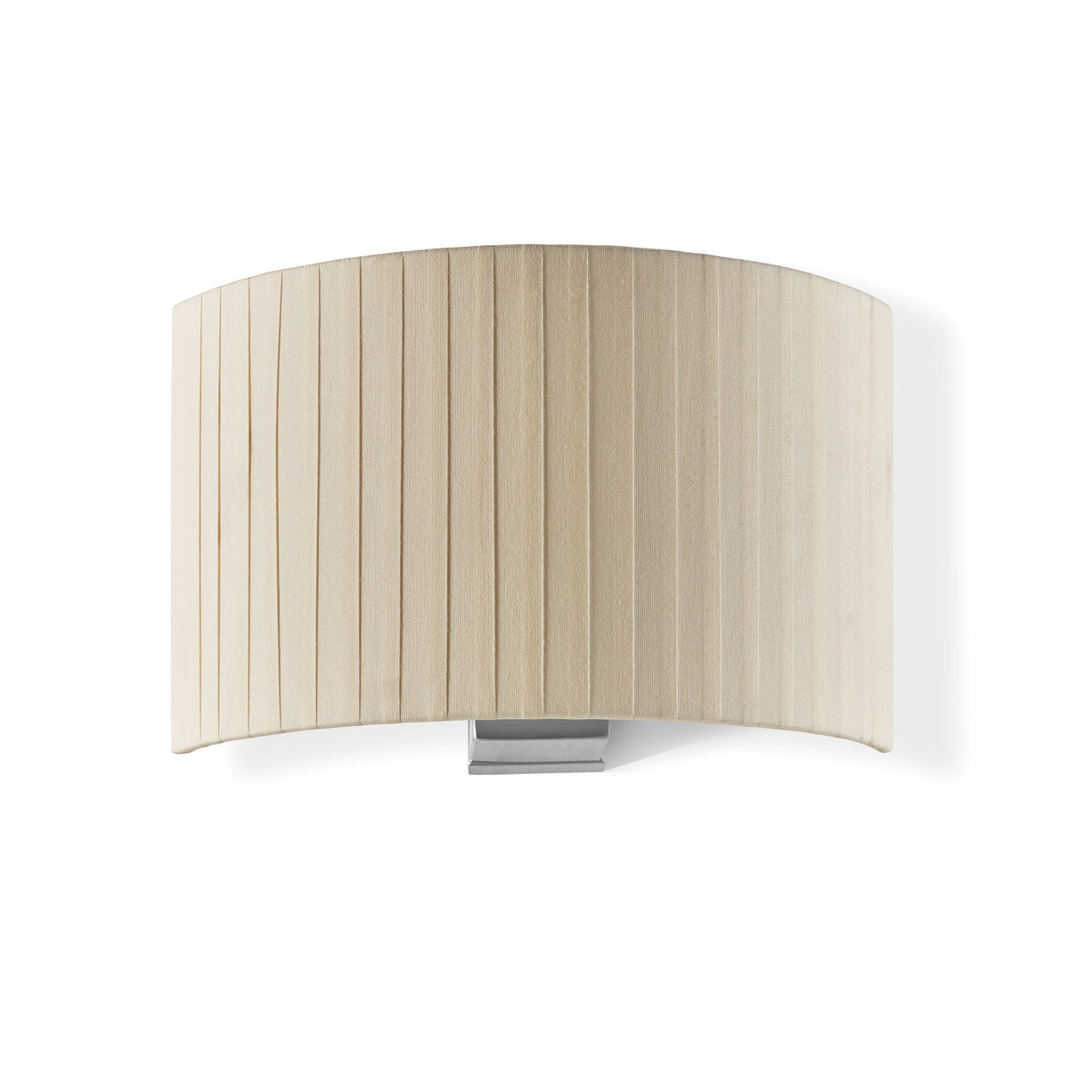 Applique murale beige de face, abat-jour plissé vertical et support métal argenté.