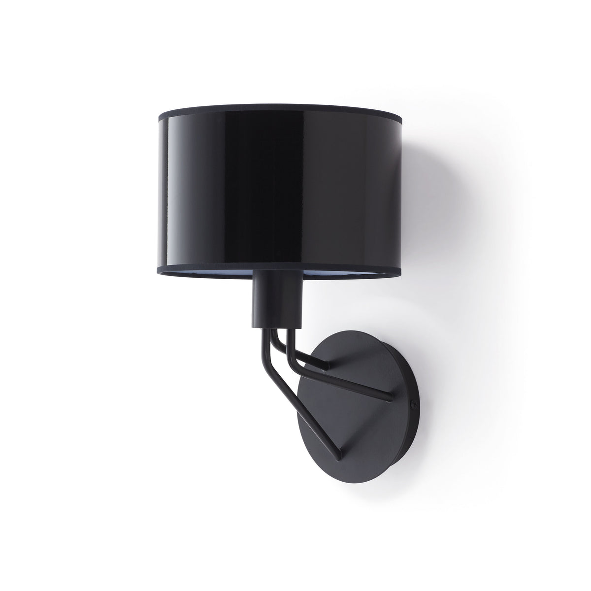 Produit noir de face, abat-jour laqué brillant et fixation ronde murale