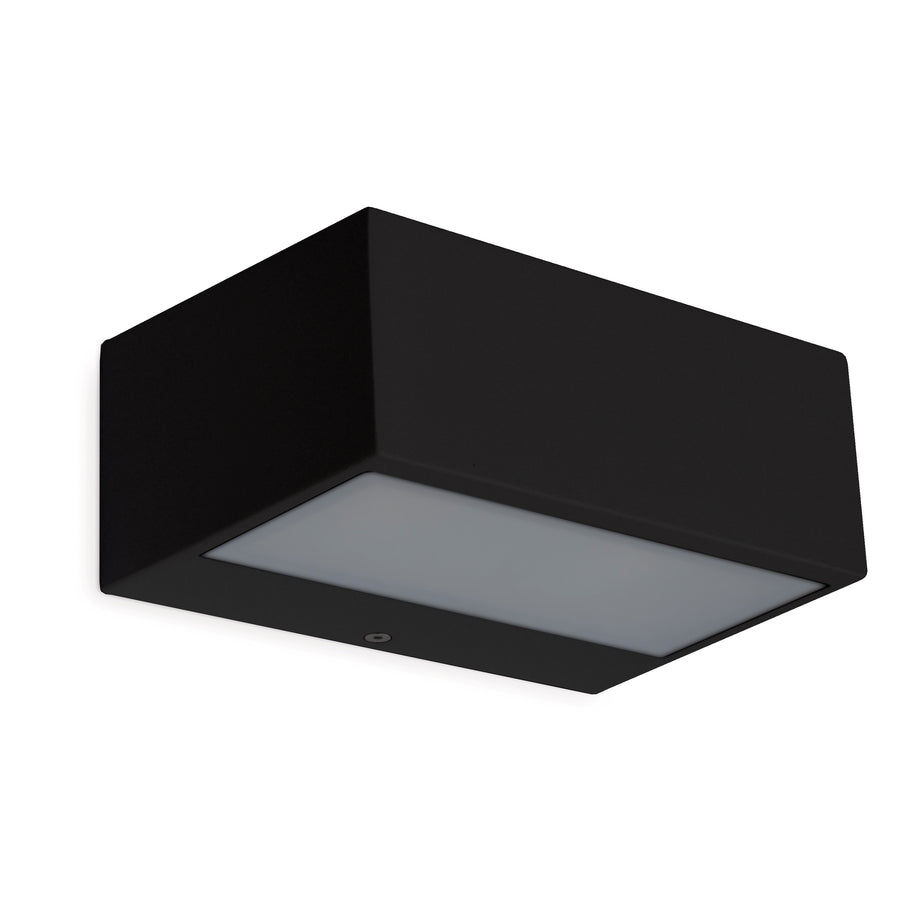 Vue de dessous du boîtier noir avec diffuseur blanc rectangulaire, fond blanc studio
