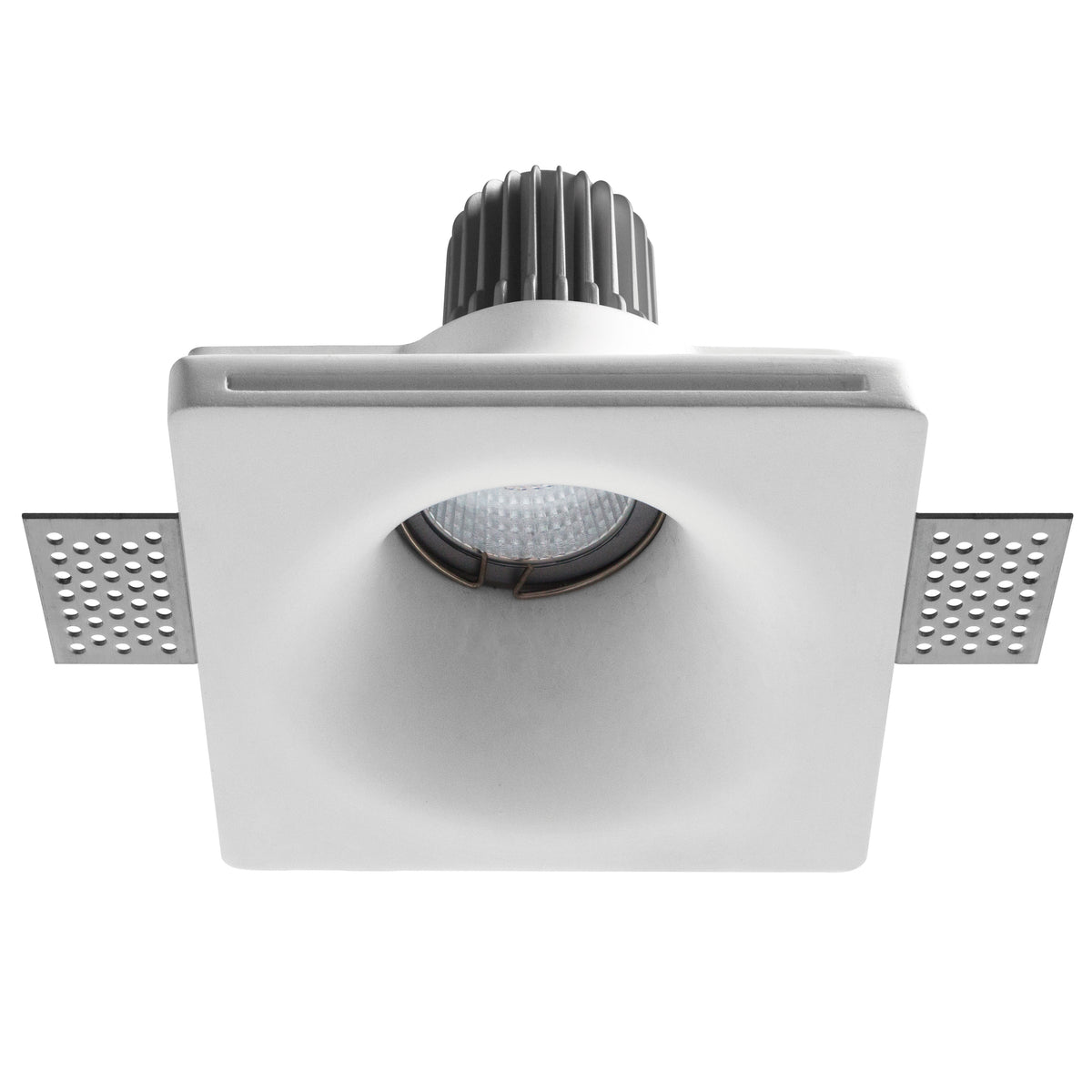 Spot encastrable carré blanc vu de face, optique ronde et ressorts de fixation latéraux.