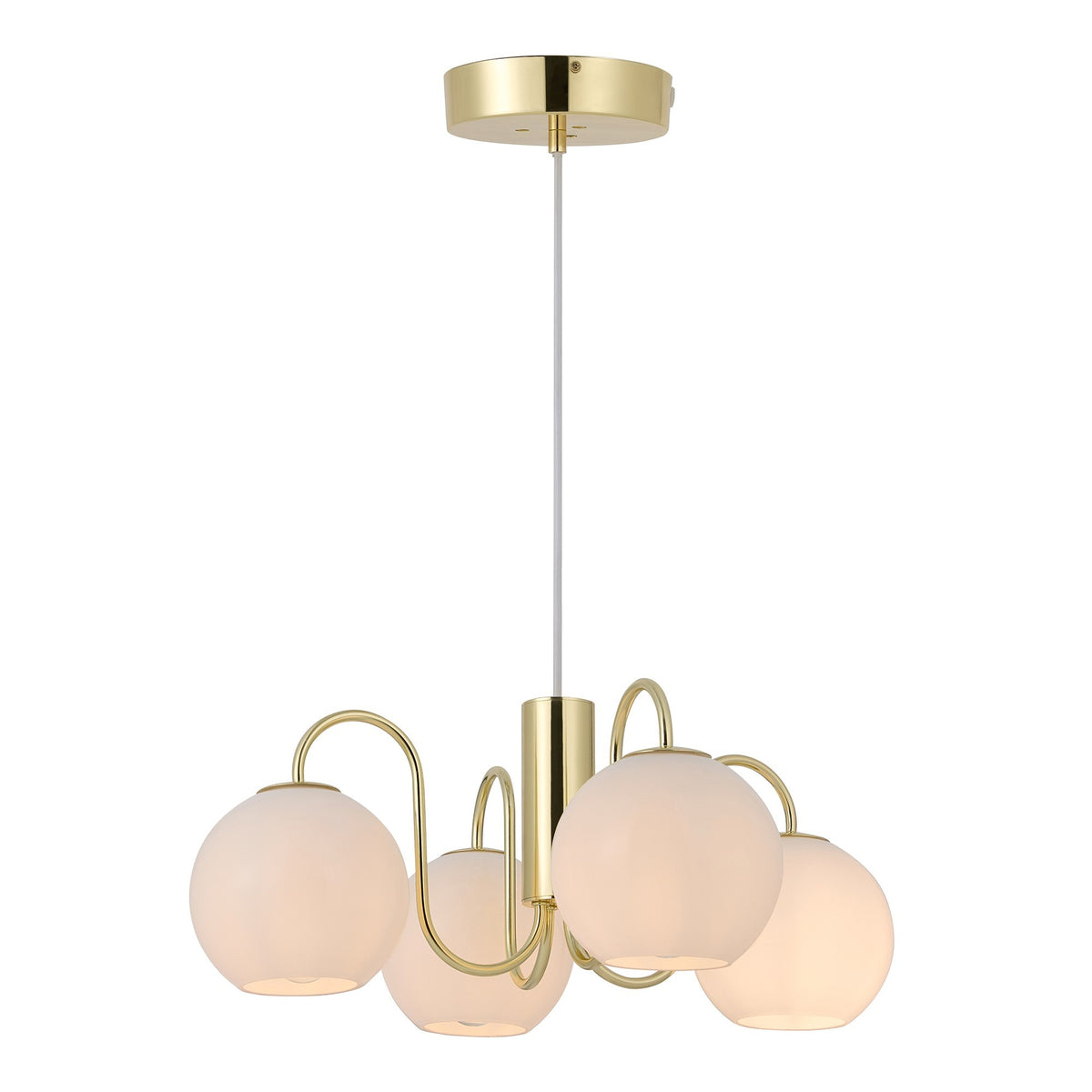 Suspension laiton doré à quatre globes de verre opalin blanc, vue de face sur fond blanc