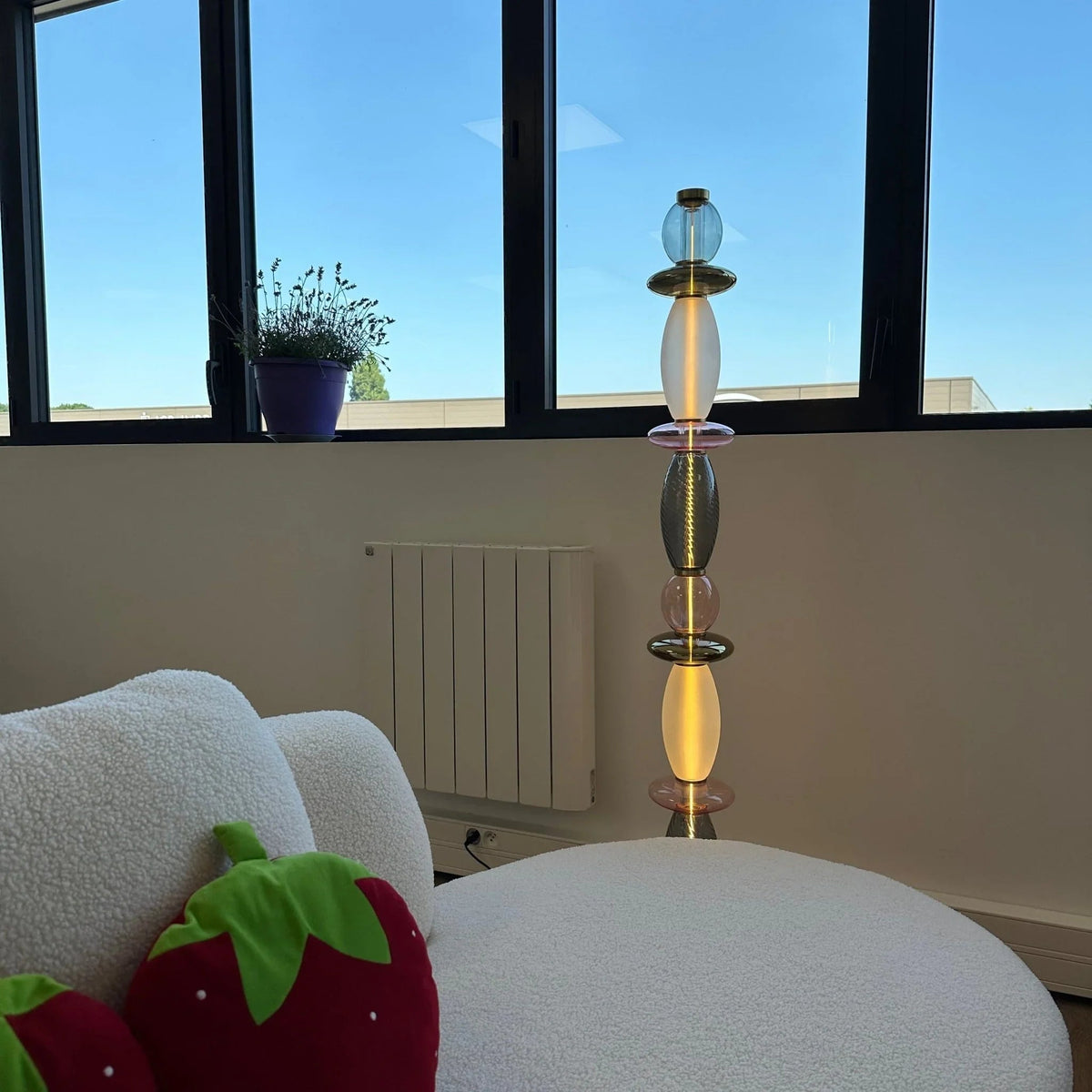 Lampadaire Léonor – Verre soufflé fin et design élégant doré