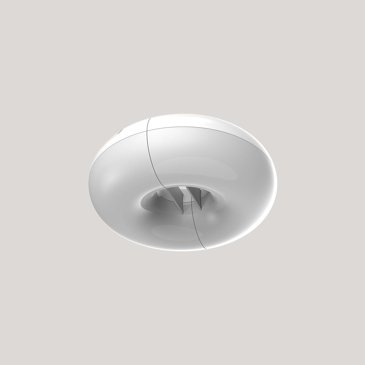 Vue de trois quarts du luminaire seul sur fond gris, forme arrondie à ouverture
