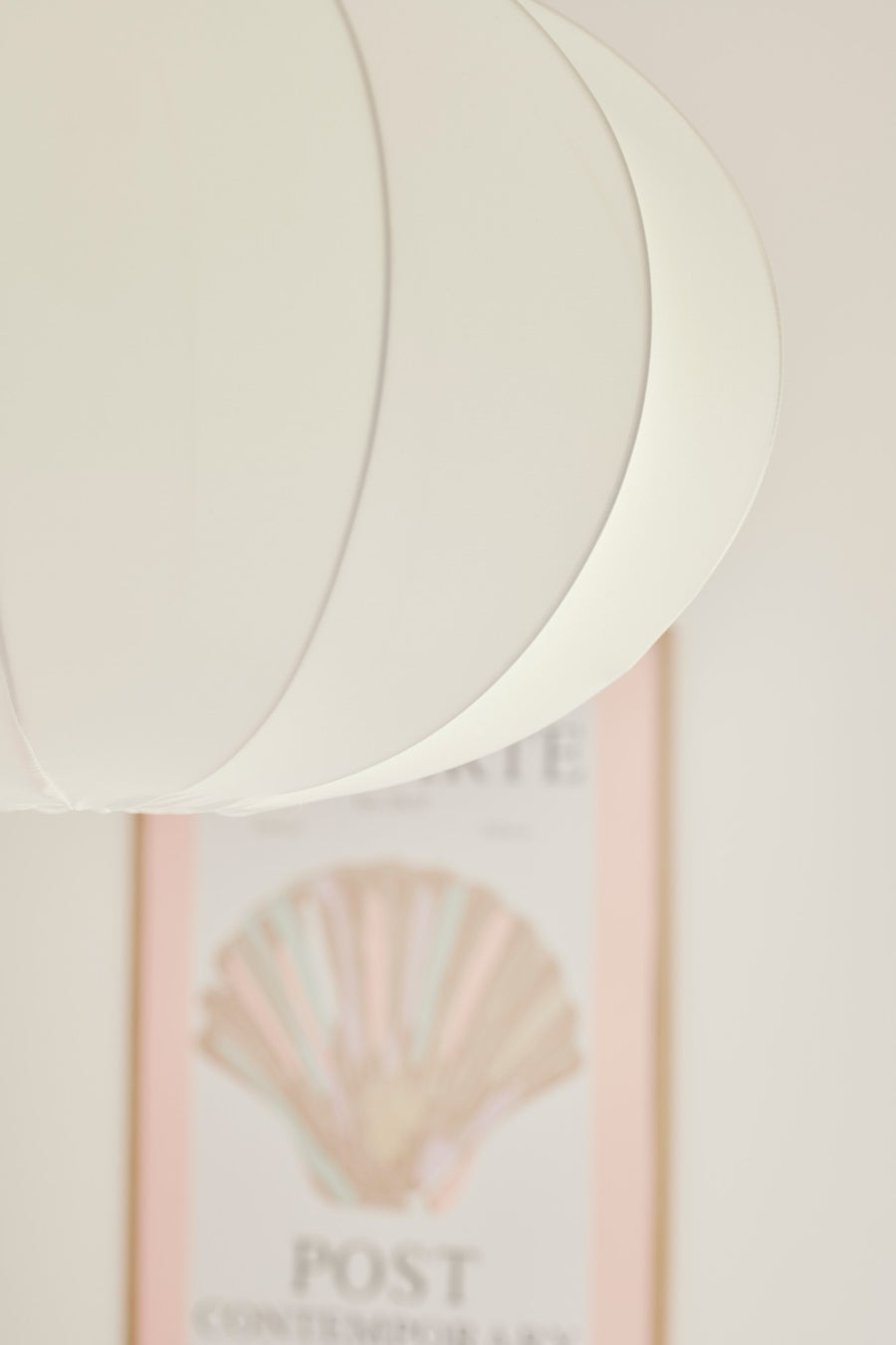 Gros plan sur les coutures verticales du tissu éteint, arrière-plan décoratif.