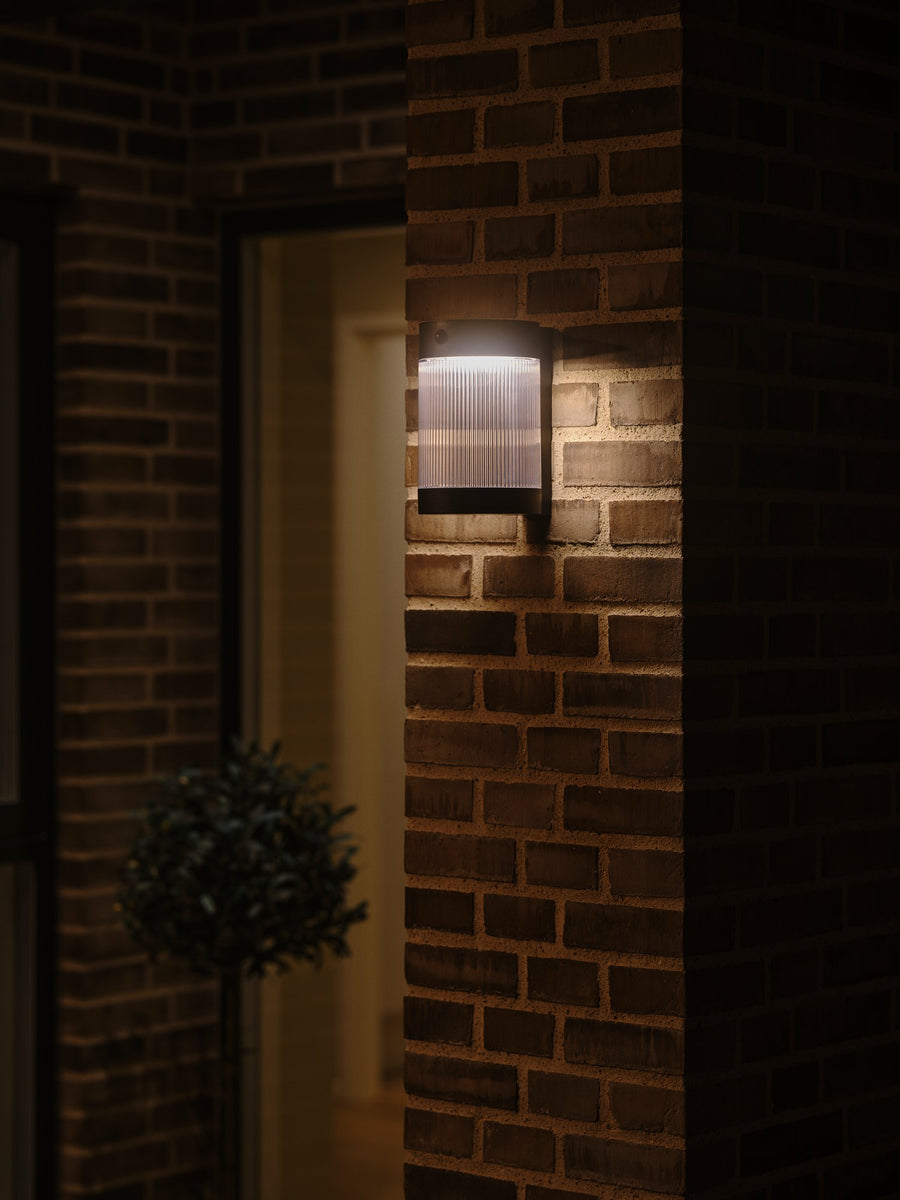 Applique extérieure LED Coupar solaire noire, IP44