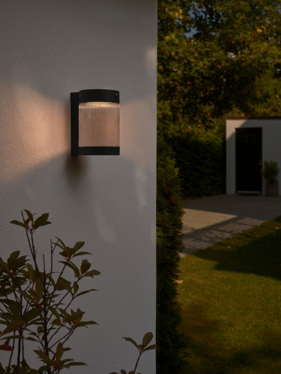Applique extérieure LED Coupar solaire noire, IP44