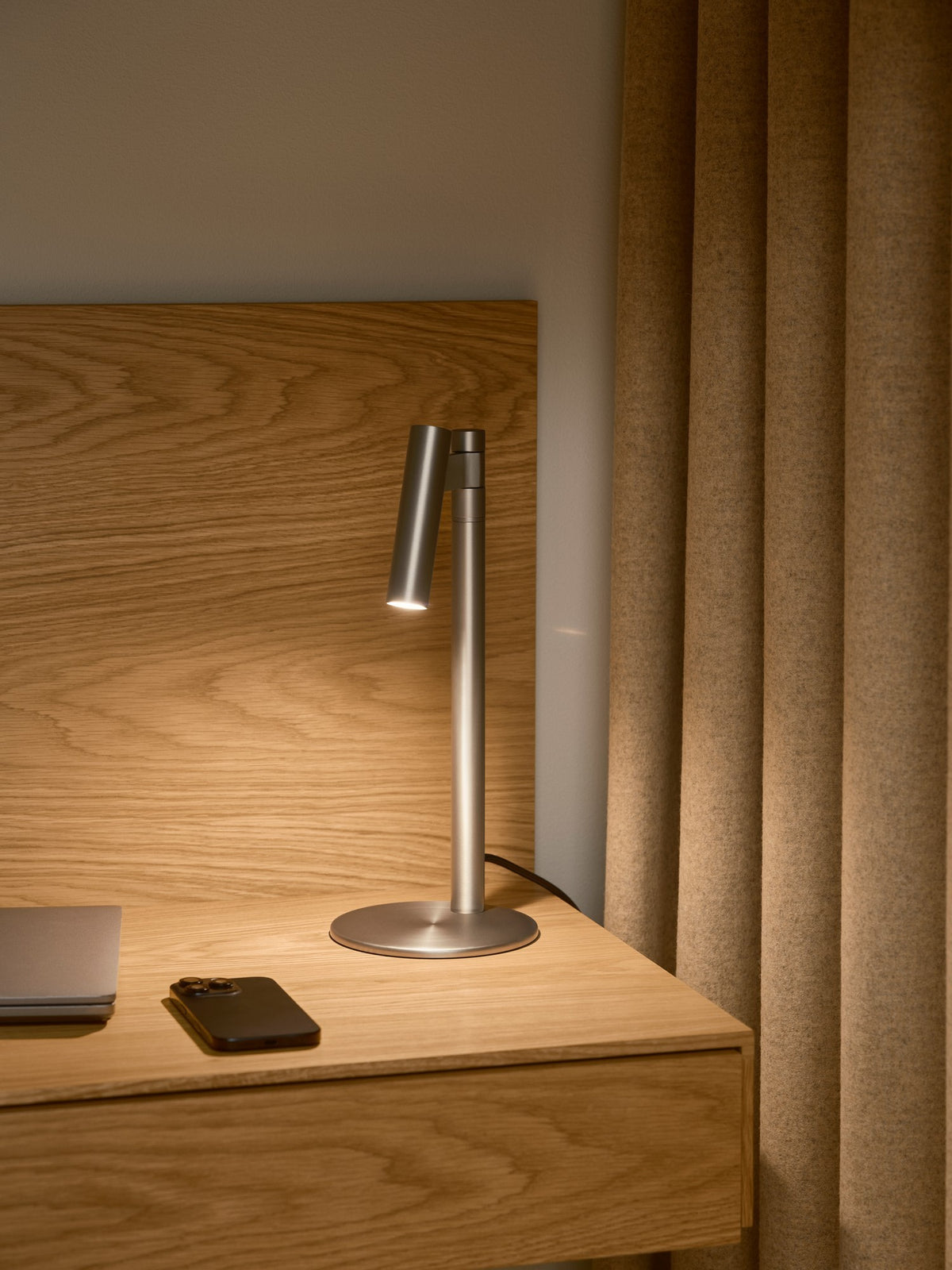 Lampe à poser Makoto chrome satiné