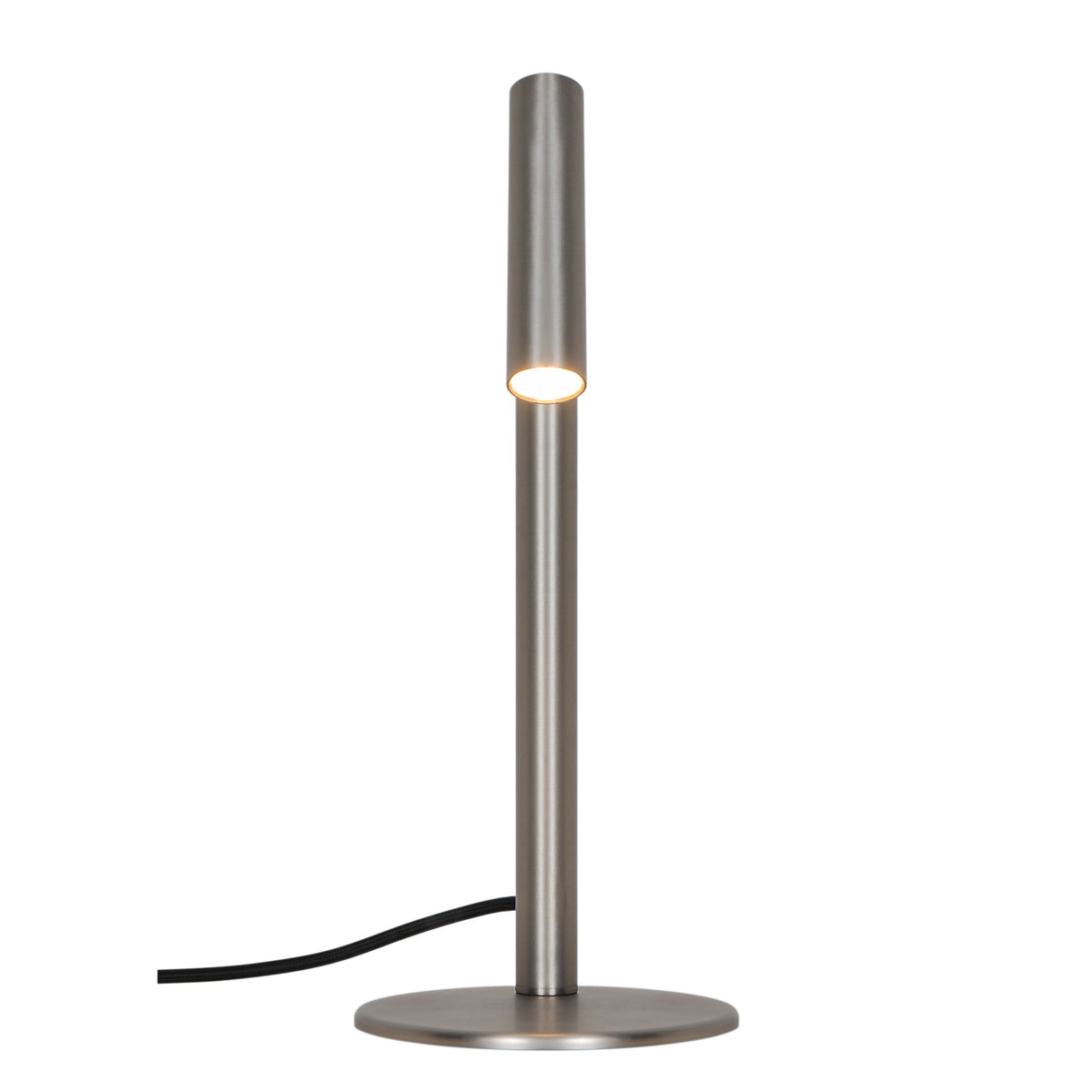 Vue de face de la lampe, tête repliée dans l'axe du fût cylindrique.