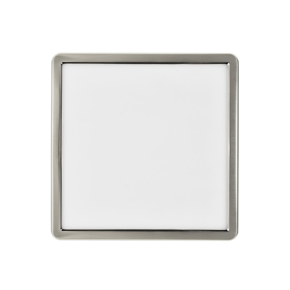 Vue de face du plafonnier carré au cadre nickel brossé et diffuseur blanc uniforme