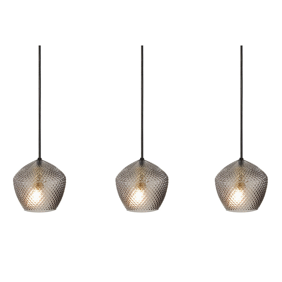 Diffuseurs en verre diamanté éclairés, suspendus par des cordons noirs verticaux