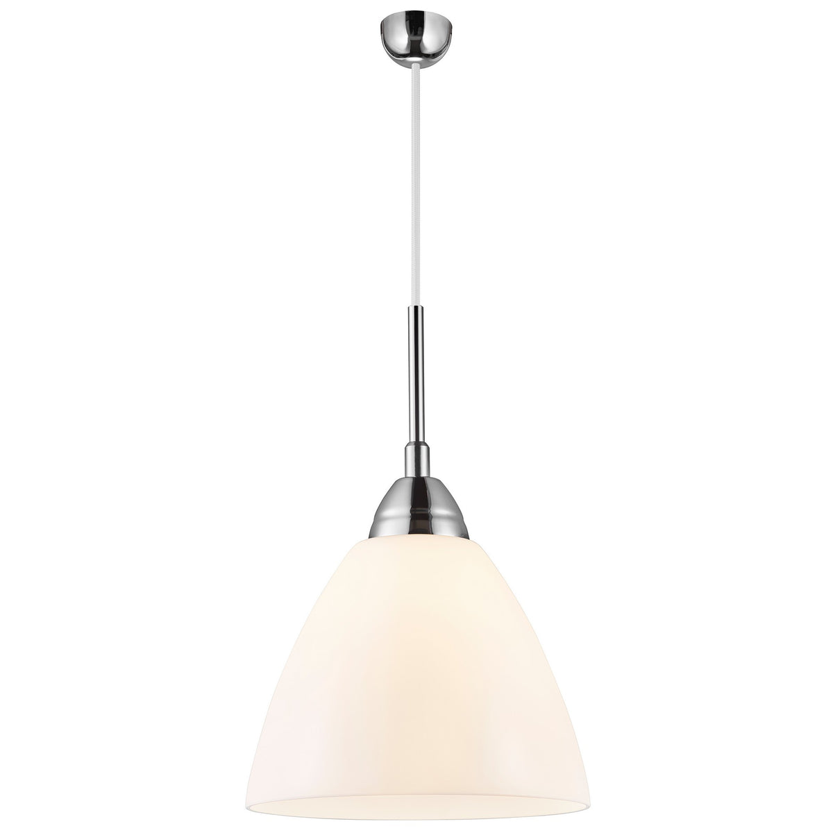 Suspension complète sur fond blanc, abat-jour conique en verre opale et finitions chromées.
