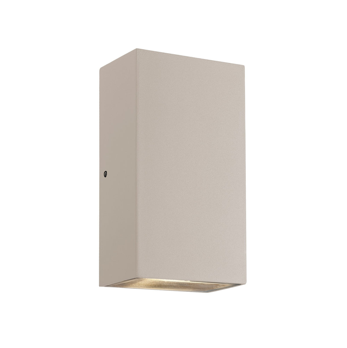Applique murale beige rectangulaire vue de biais, lumière chaude diffusée vers le sol.