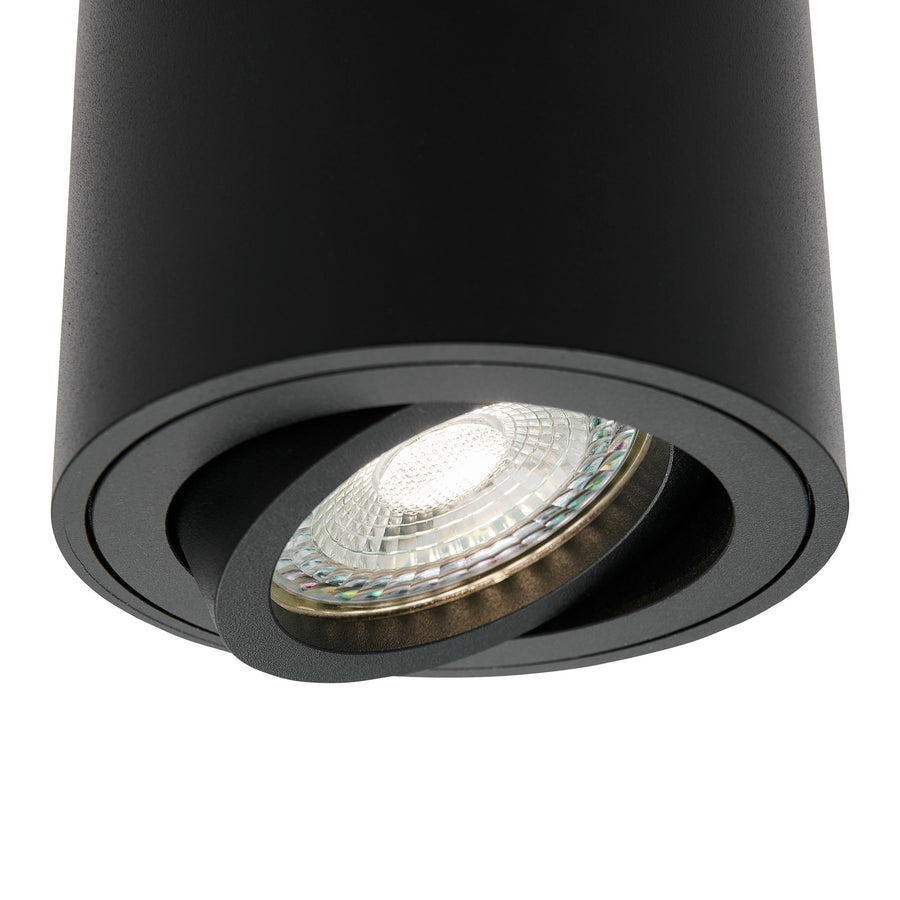 Détail de la rotule orientable, ampoule LED inclinée dans le fût noir
