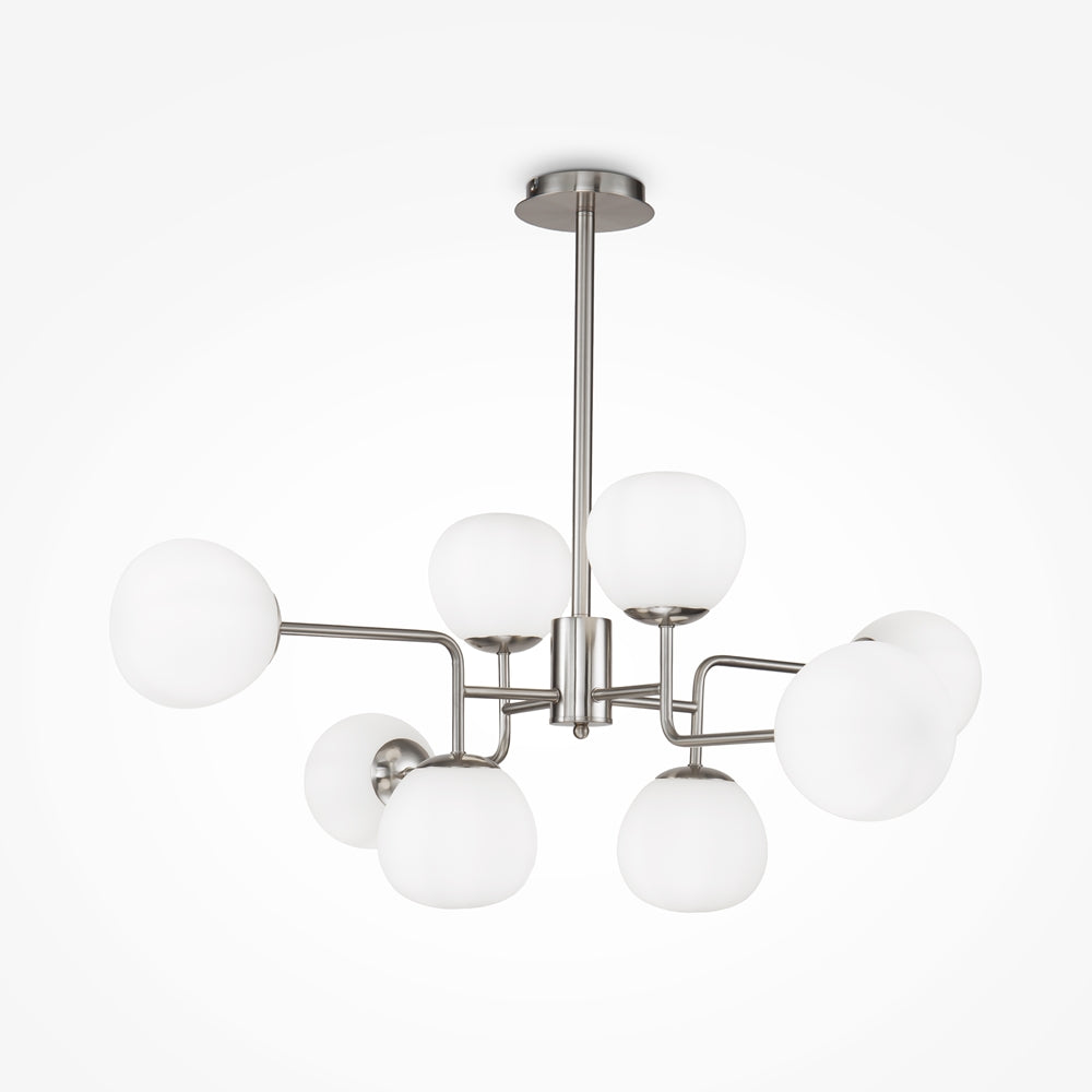 Suspension argentée à globes blancs opalins et bras métalliques recourbés, vue de face sur fond blanc.