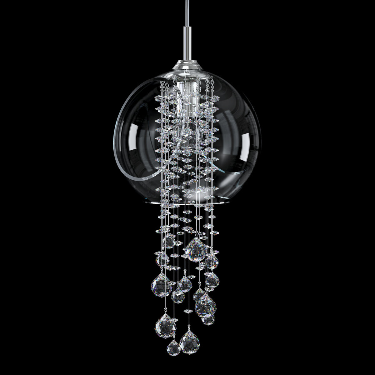 Luminaire suspendu en verre transparent abritant un lustre de cristal en cascade