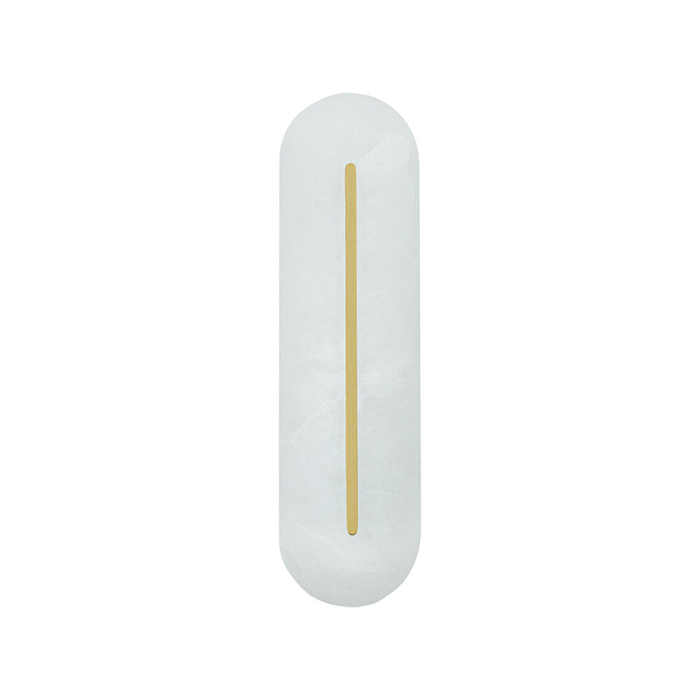 Vue de face sur fond blanc, applique blanche allongée avec fine bande laiton verticale