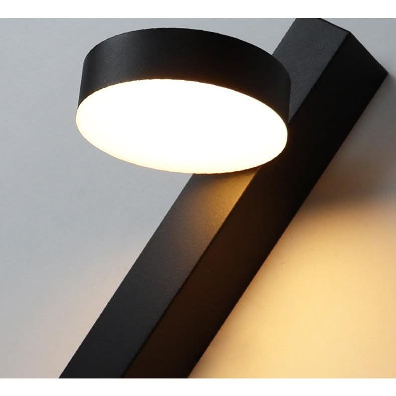 Gros plan sur le diffuseur cylindrique allumé et son halo lumineux doré