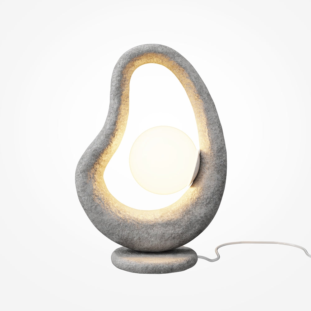 Lampe de chevet grise à boucle minérale entourant un globe lumineux, fond blanc.