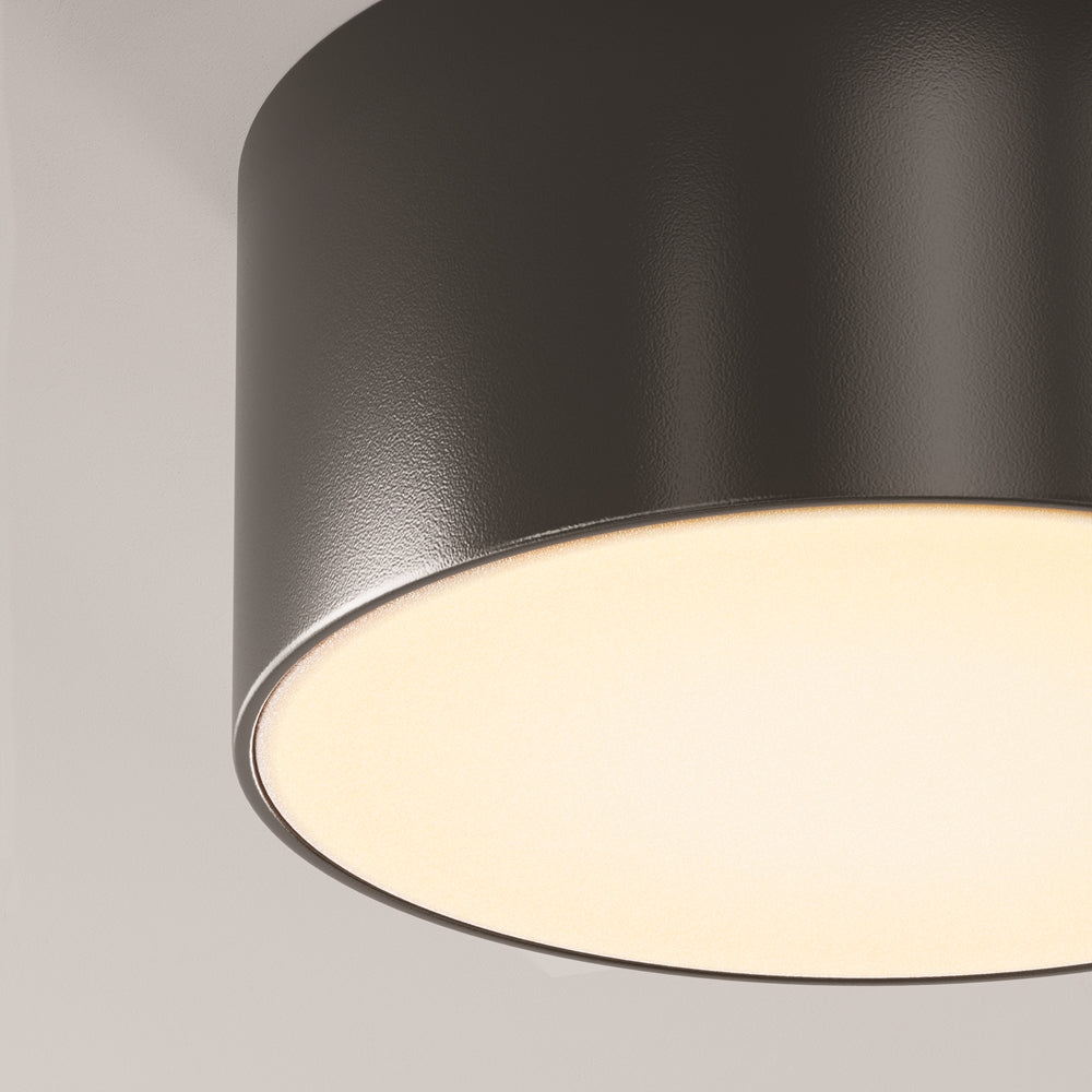 Vue rapprochée du boîtier cylindrique noir et du diffuseur allumé