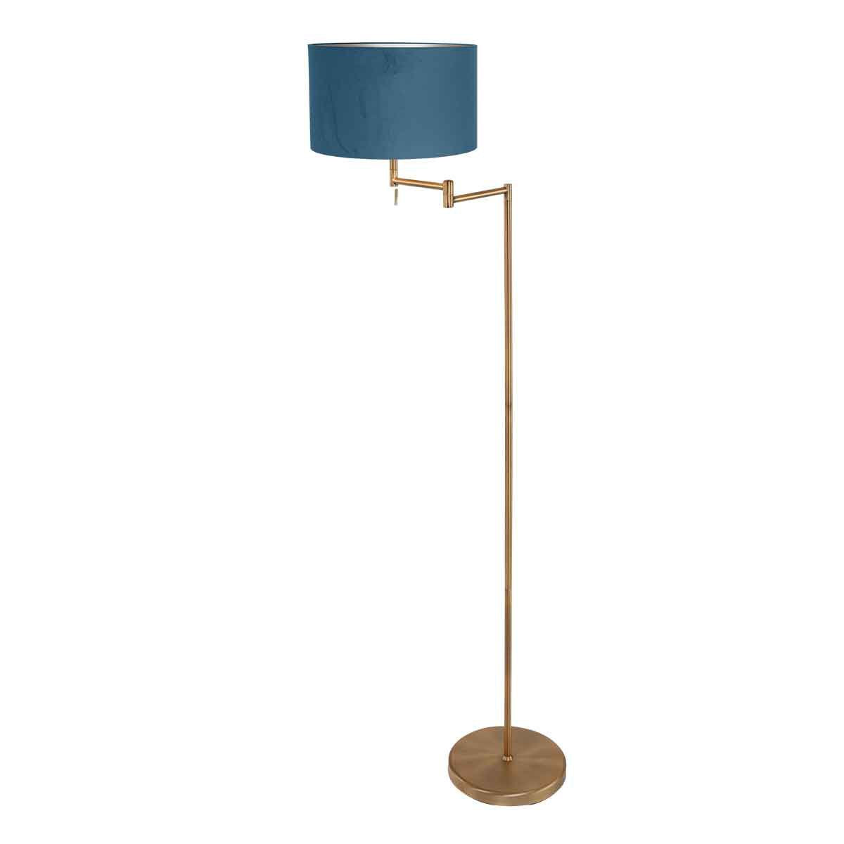 Vue de trois quarts du lampadaire, abat-jour cylindrique bleu et base circulaire dorée.