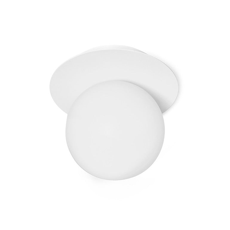 Vue de face du luminaire blanc, sphère opale sur platine ronde murale