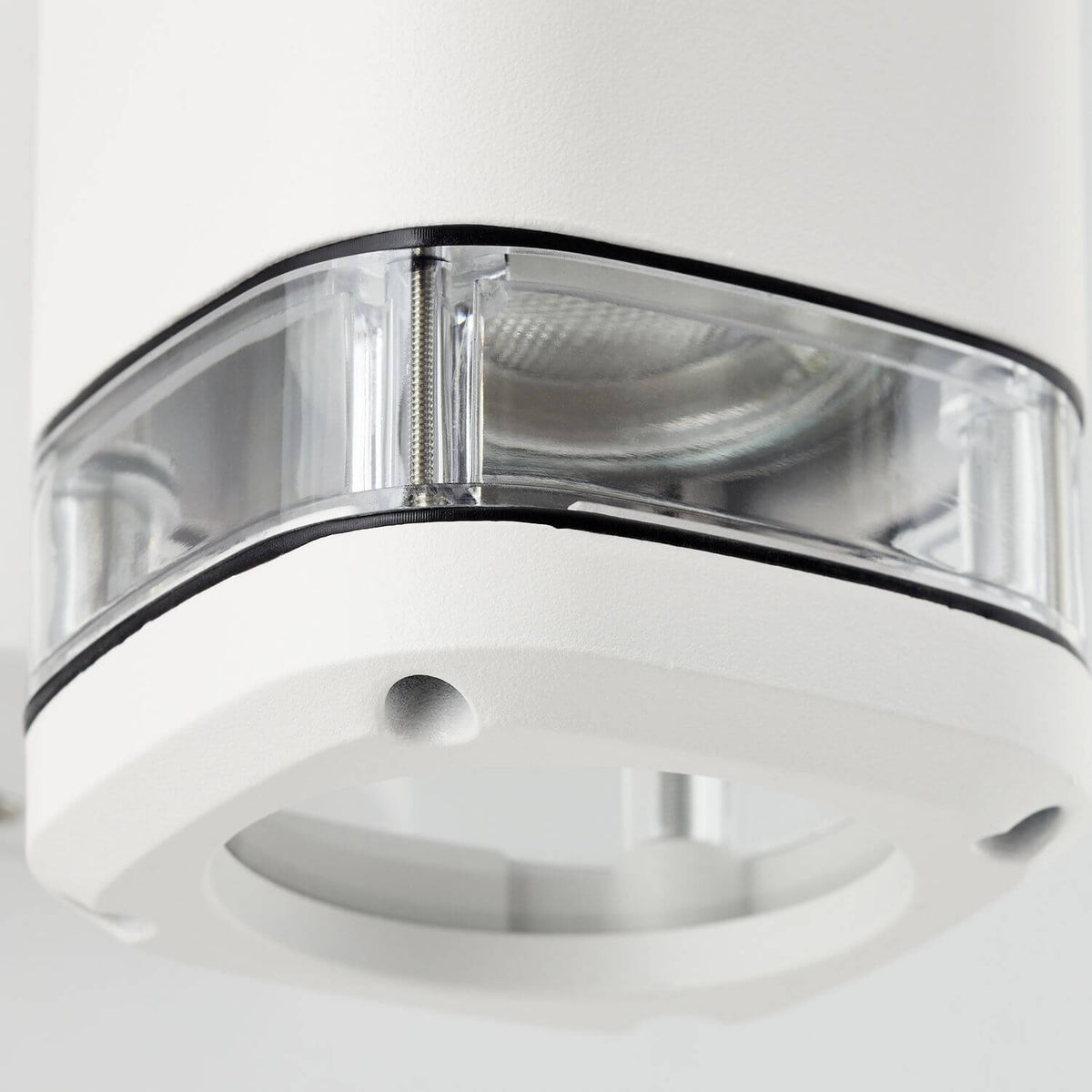 Détail du module inférieur éteint, lentille et joint noir visibles