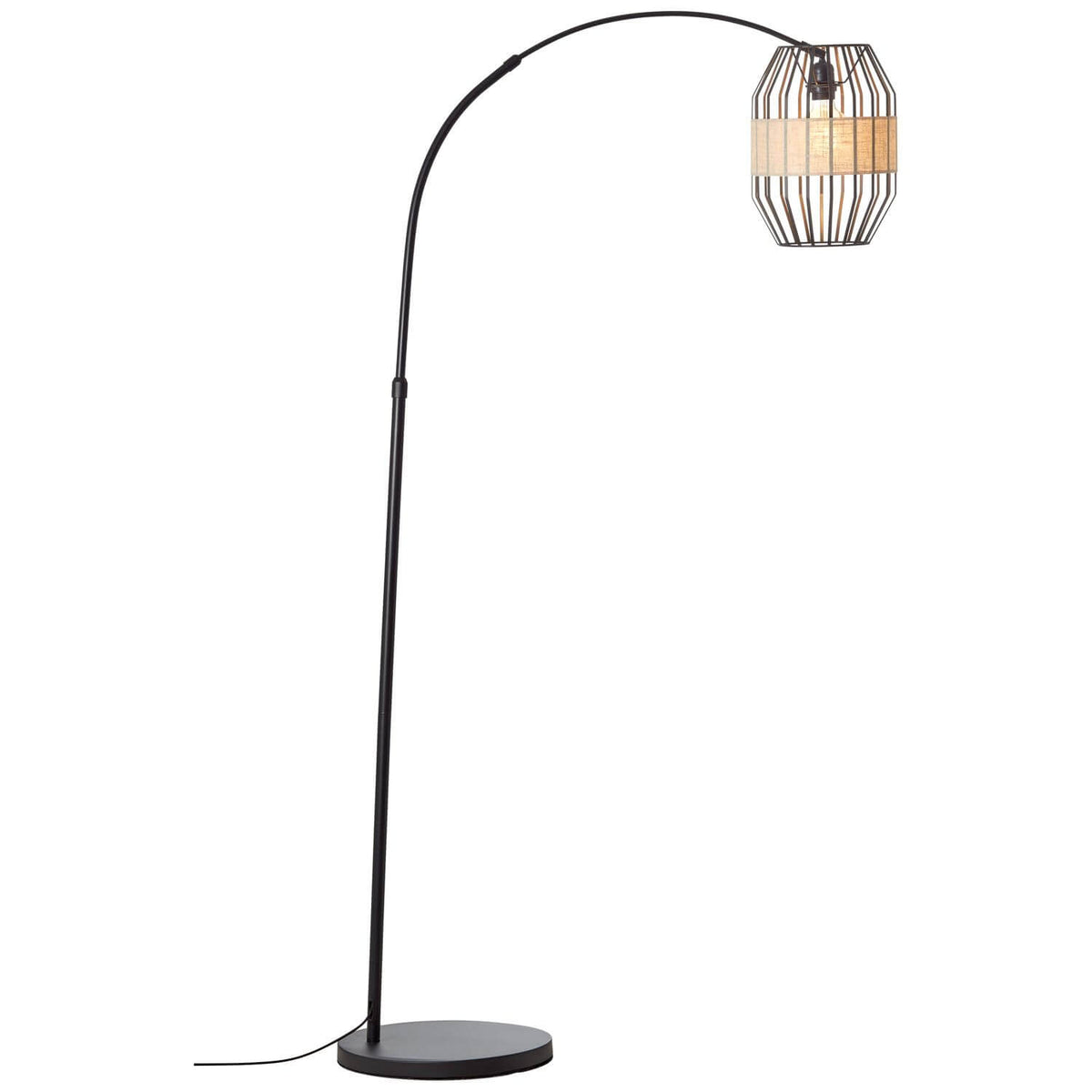 Lampadaire à arc vu de face sur fond blanc, abat-jour cage en métal noir