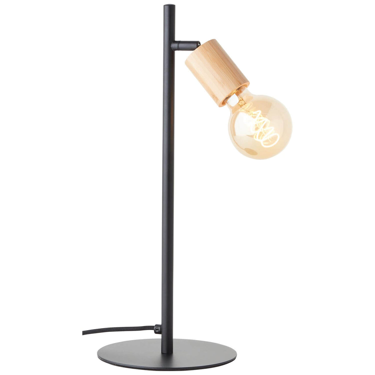 Lampe à poser noire mat, douille en bambou inclinée, ampoule sphérique allumée sur fond blanc.